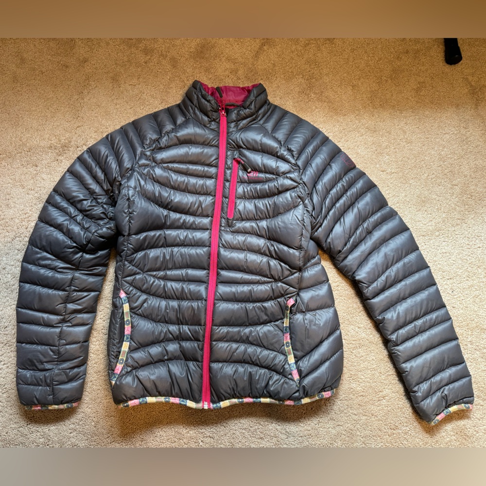 Women’s medium Elevenate down puffy jacket European brand runs small